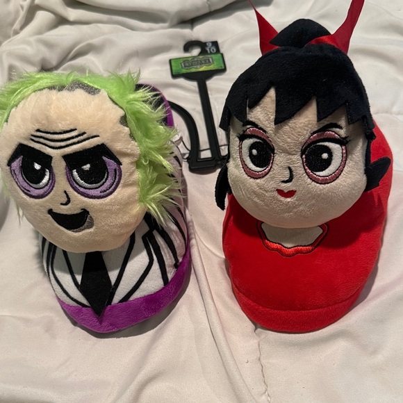 Womens Plush Beetlejuice & Lydia Slippers iykyk big kids Sz.9/10 - Picture 6 of 8